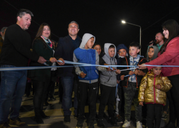 Fiorenza inauguró la obra de calle España: pavimento, desagües, cordón y luces