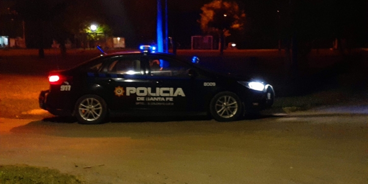 Un joven de Totoras caminaba por las calles llevando un televisor robado