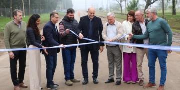 Perotti inauguró la repavimentación de la Ruta 80 y nuevas viviendas en Gálvez
