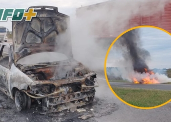 Susto en autopista: iban a Gaboto y su auto fue consumido por el fuego