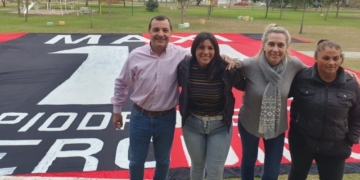 La camiseta de Maxi Rodríguez hecha en Serodino es la más grande del mundo