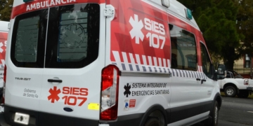 Timbúes: dos jóvenes en moto chocaron contra una casa y sufrieron heridas