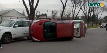 Timbúes: volcó al buscar un cigarrillo que se le había caído mientras manejaba