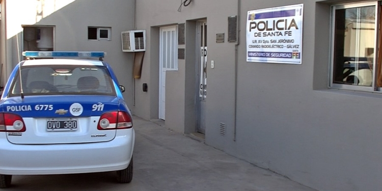 Robo, agresión y estafa en Gálvez: dos hombres en prisión preventiva