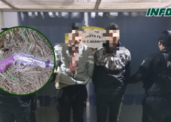 Estacionaron a un costado de autopista y fueron sorprendidos por delincuentes armados