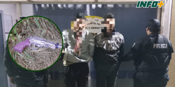 Estacionaron a un costado de autopista y fueron sorprendidos por delincuentes armados