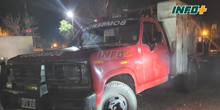 Emoción y orgullo: bomberos de Maciel ya tienen su propia autobomba