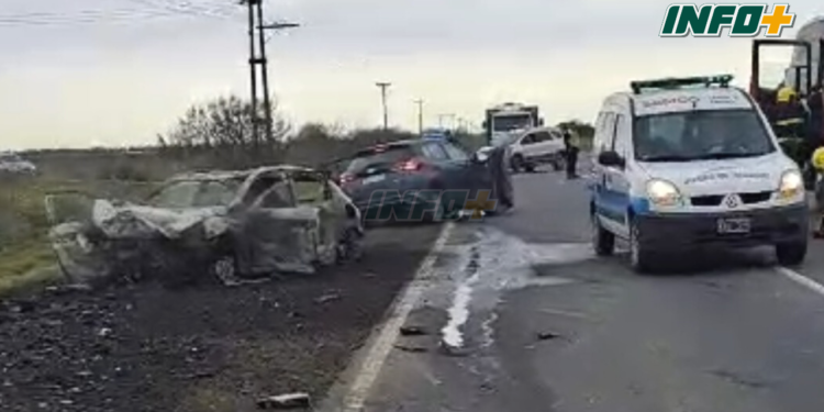 Dos autos chocaron de frente y uno se incendió en Ruta 34: 5 heridos