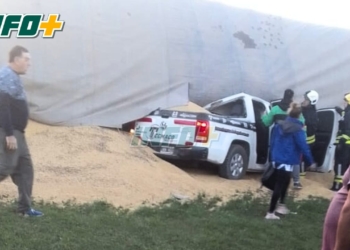 Milagro en La Ribera: un camión aplastó una camioneta y el conductor sobrevivió