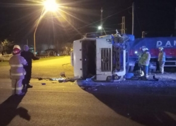 Un chofer quedó atrapado tras un fuerte accidente entre camiones en Ruta 11