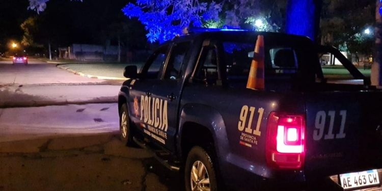 Una joven apuñaló a su novio en la espalda y se dio a la fuga