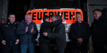 De estreno: los Bomberos Voluntarios de Timbúes recibieron su primera autobomba