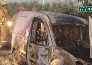 Incendiaron una camioneta a la vera de autopista luego de una balacera