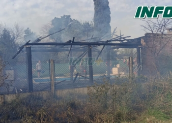 Timbúes: hacían un asado y una chispa incendió el quincho del vecino