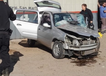 Ruta 11: chocaron dos vehículos y debieron rescatar a un conductor herido