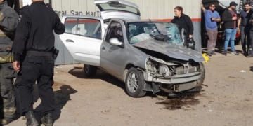 Ruta 11: chocaron dos vehículos y debieron rescatar a un conductor herido