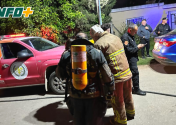 Estaba en la casa del vecino y advirtió que se incendiada su vivienda