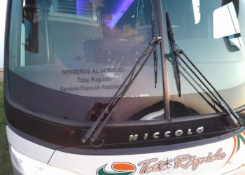 Atacaron a un colectivo de Tata Rápido en Maciel: el impacto dañó el parabrisas