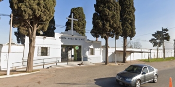 Horror en un cementerio de la región: «Me dieron los huesos de mi mamá en una bolsa»
