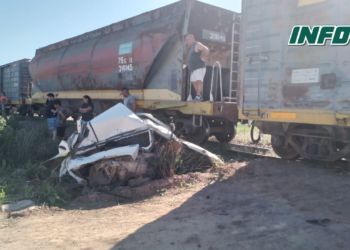 Un menor de 15 años conducía un auto e impactó contra un tren