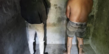 Dos detenidos en Timbúes tras atacar a la policía y dañar un patrullero