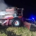 Bomberos trabajaron para sofocar un incendio en una cosechadora