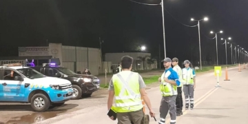 Timbues: un control arrojó dos alcoholemias positivas y vehículos al corralón