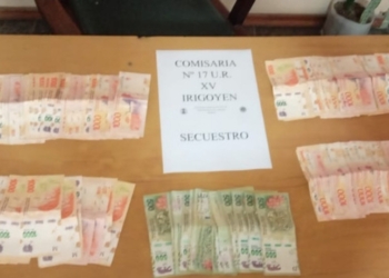 Encontró más de 200 mil pesos y los entregó a la policía