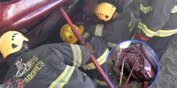 Un auto volcó en Ruta 11 y su conductor fue rescatado por bomberos