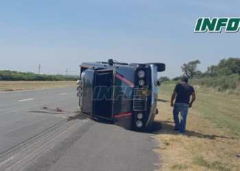 Monje: una camioneta cruzó de carril en autopista y volcó
