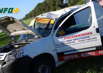 Un utilitario volcó sobre autopista en Monje: dos lesionados