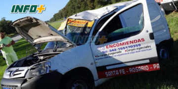 Un utilitario volcó sobre autopista en Monje: dos lesionados