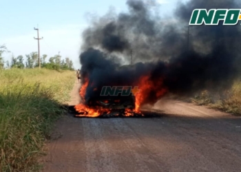 Pérdidas totales: impresionante incendio de un auto entre Díaz y Clarke