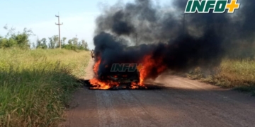 Pérdidas totales: impresionante incendio de un auto entre Díaz y Clarke