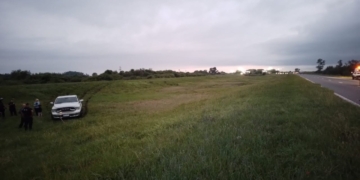 Una familia oriunda de Bariloche despistó en la autopista Rosario Santa Fe