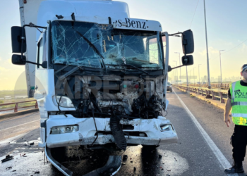 Fuerte choque entre dos camiones en la autopista Rosario Santa Fe