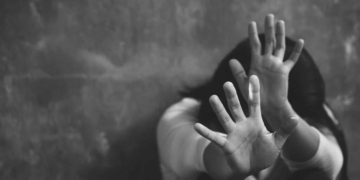 Piden 25 años de prisión para un hombre por abusar de su hija y de la hija de su pareja