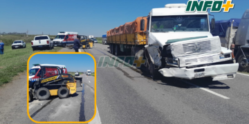 Un camión chocó a una camioneta y a un mini cargador que trabajaban en autopista