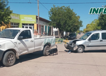 Una camioneta comunal y un utilitario chocaron en Centeno: un empleado herido