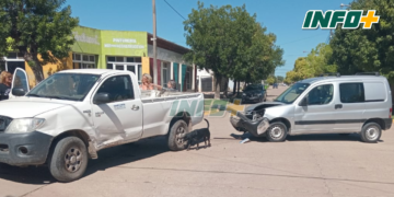Una camioneta comunal y un utilitario chocaron en Centeno: un empleado herido