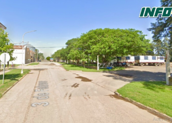 Un auto impactó contra un camión estacionado en Maciel