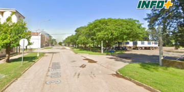 Un auto impactó contra un camión estacionado en Maciel