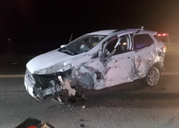 Fuerte choque entre un camión y una camioneta en San Genaro