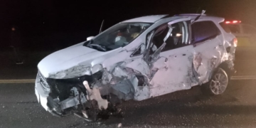 Fuerte choque entre un camión y una camioneta en San Genaro