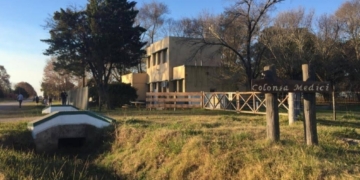 Ensuciaron, dañaron y cortaron el agua en la escuela rural de Colonia Medici