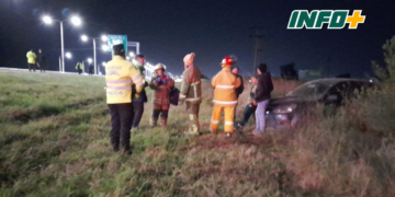 Dos autos chocaron sobre autopista y hay tres heridos