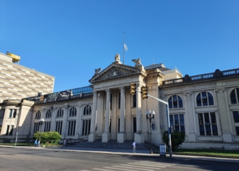 Sin clases en Facultades: paro de docentes en UNR y UNL