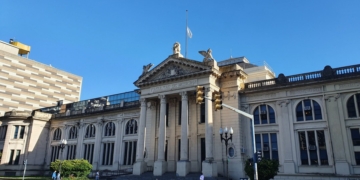Sin clases en Facultades: paro de docentes en UNR y UNL