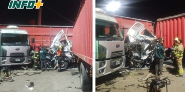 Milagro en la región: chocaron dos camiones y un chofer fue rescatado por bomberos