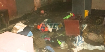 Incendio y susto en Totoras: Bomberos sofocaron el fuego en un garage